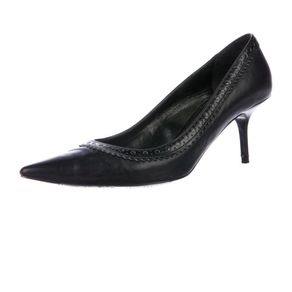 🐣 Burberry Leather Lasercut Accent Pumps